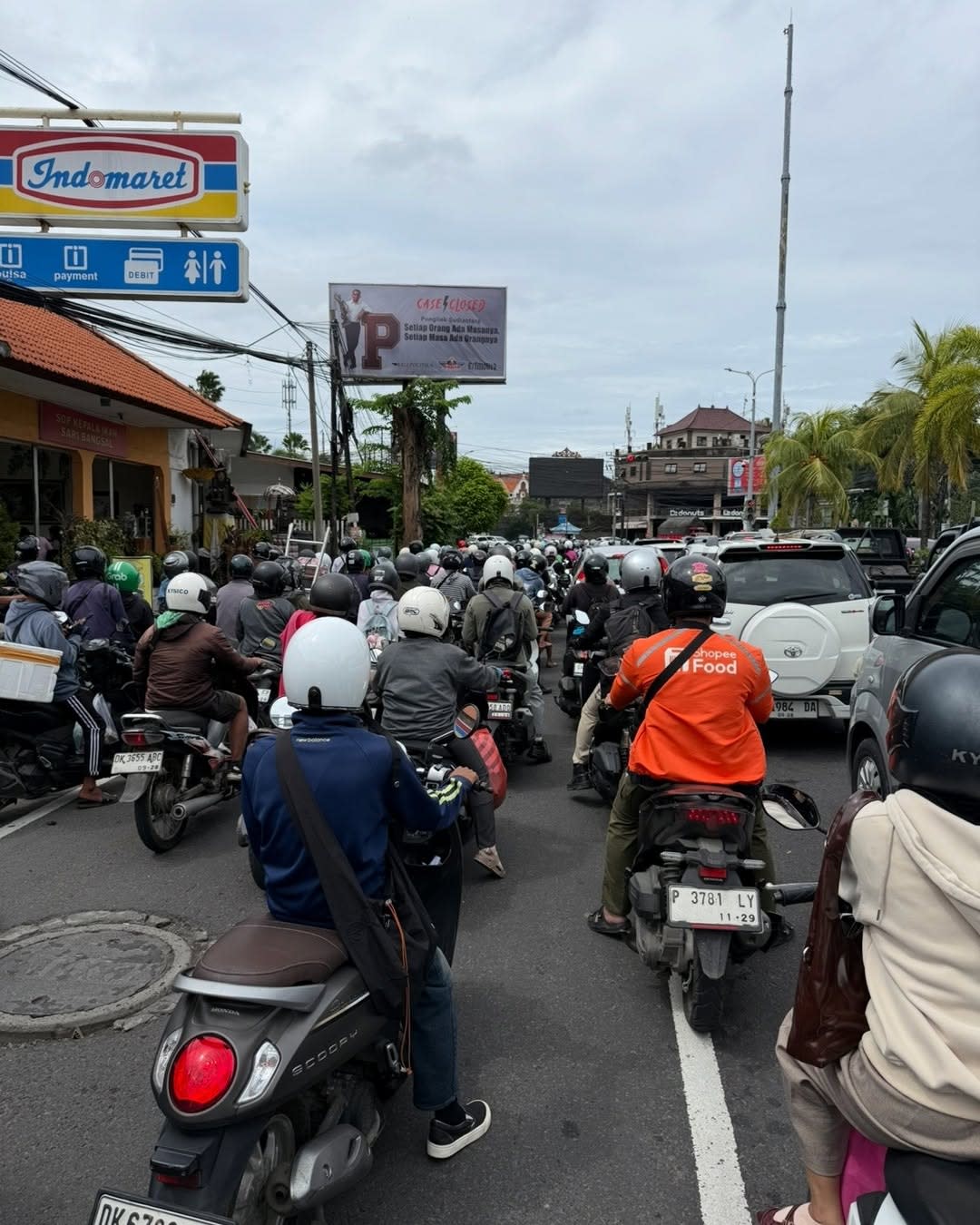 Traffic in Bali really does come in waves đđ
It builds, it slows, it looks chaotic⌠and then some