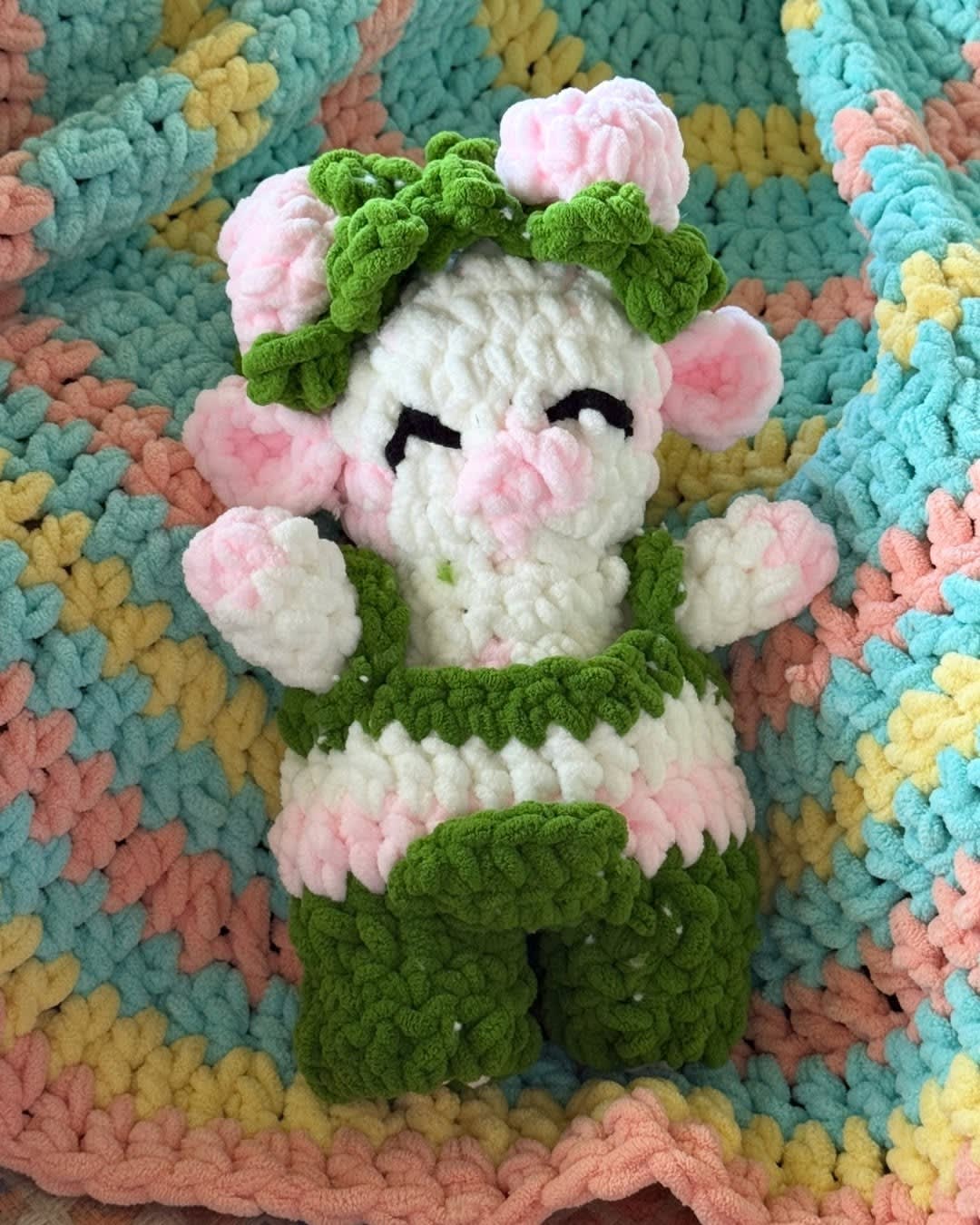 Lola: "I think I'll make a strawberry cow." ๐๐ฎ
Me: "Do you have a pattern?"
Lola: "No."
Me: "A image 1