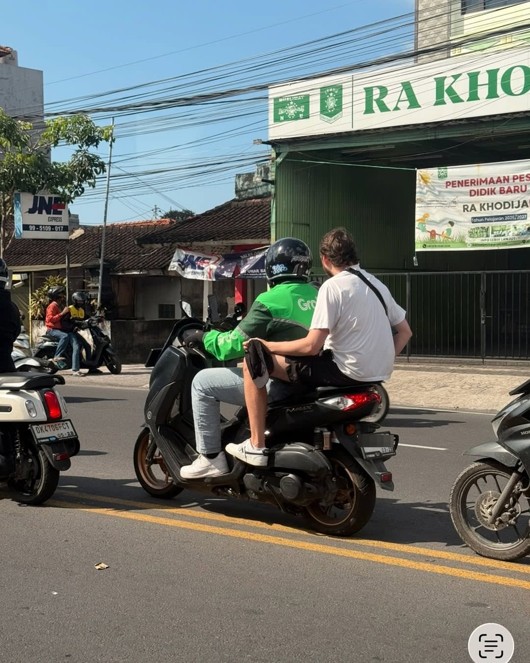 Can we talk about helmets for a minute? 🛵 🪖

Because this is one Bali topic that I feel really str image 1