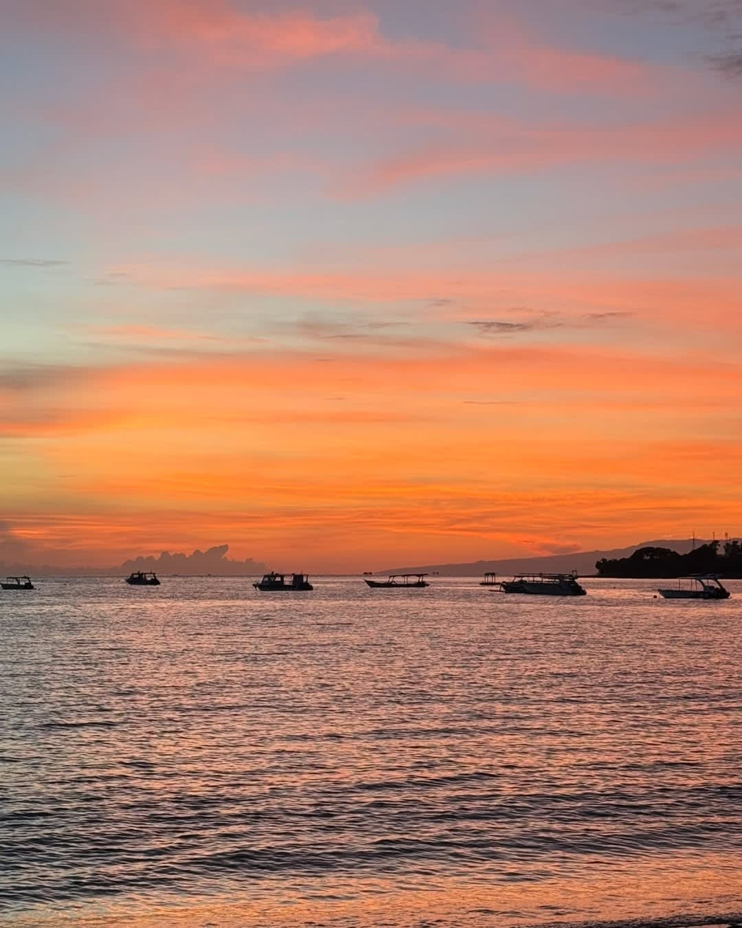 🌅 I don't think I'll ever get tired of a Pemuteran sunrise.

Every single morning, the sky put on a