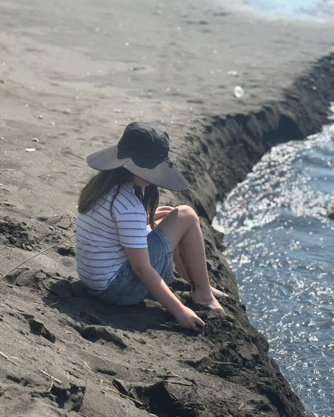 🤍 SOMETIMES THE BEST DAYS ARE THE SIMPLE ONES🌴

No organised activities.
No screens.
No expensive  image 1