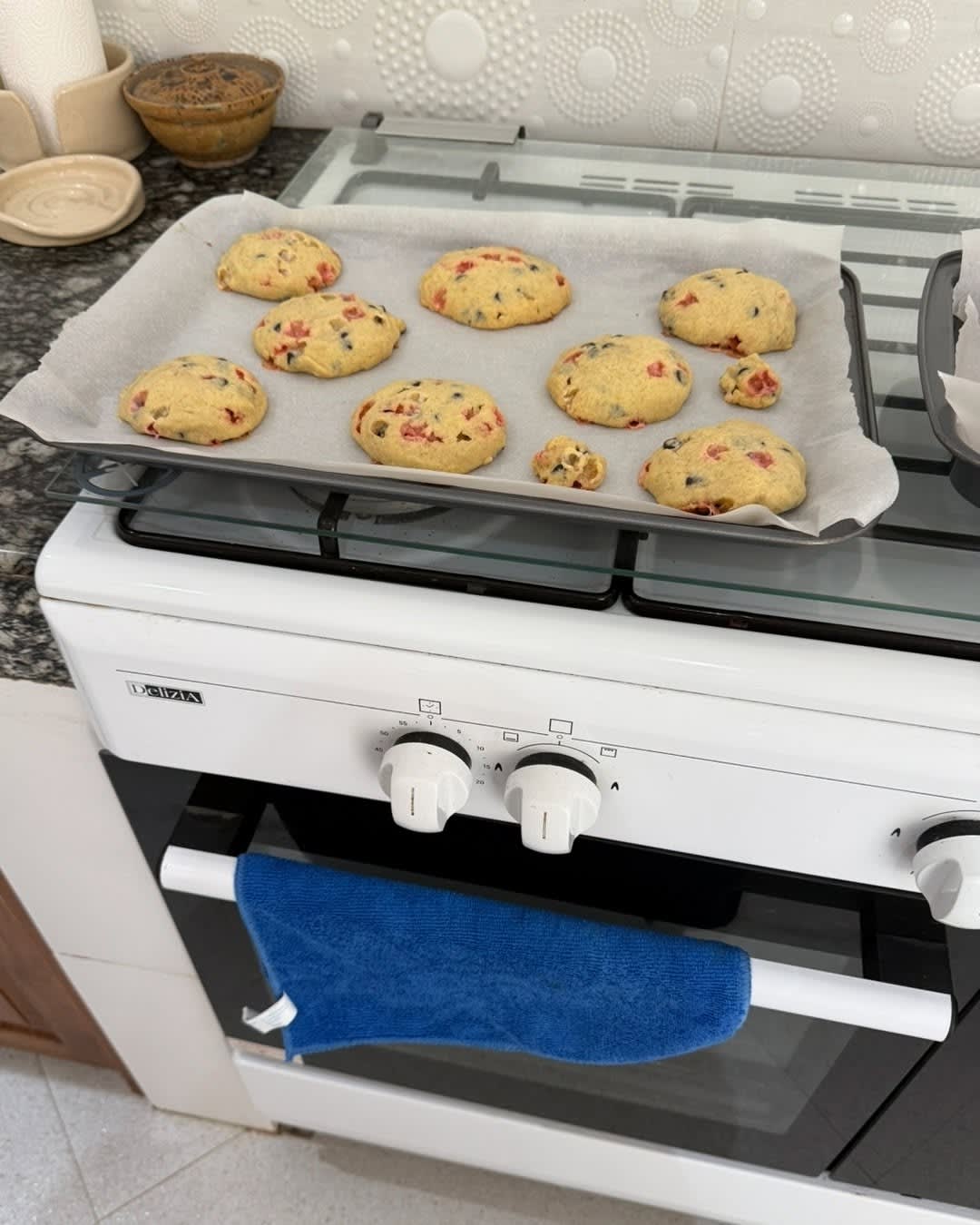 🍪 I THINK BISCUITS ARE THE BEST WAY TO TEST A NEW OVEN. 😂

One of the little joys of moving into a image 1