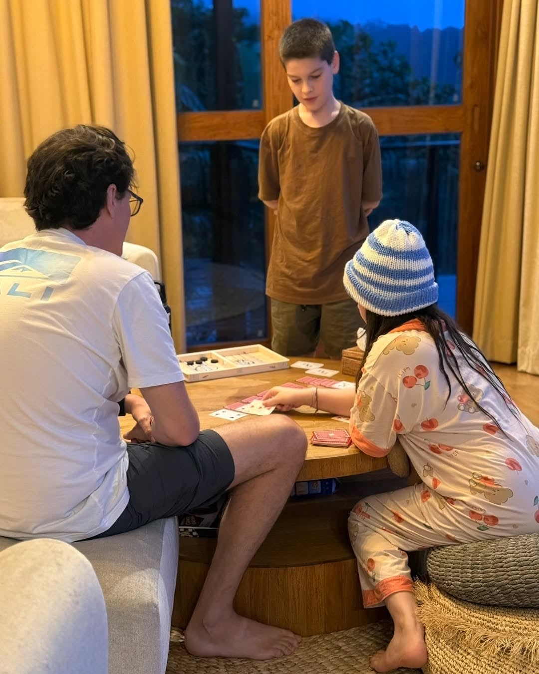 We discovered something on this trip that made us laugh more than expected 🤍

A simple deck of card