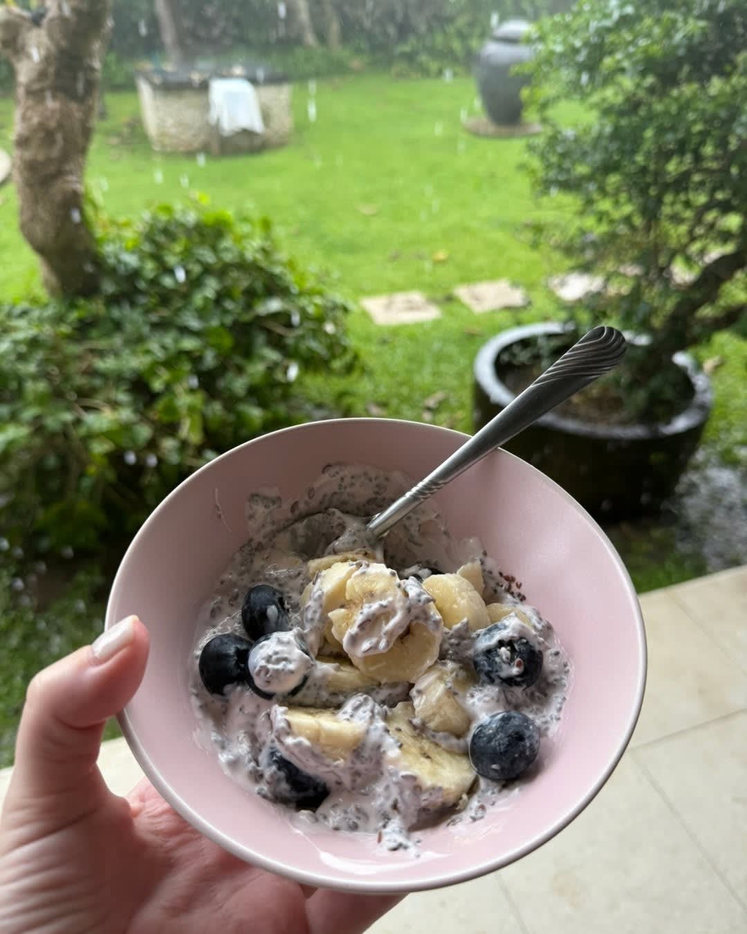Early morning rain calls for early starts 🤍🌧️

Lately I’ve been adding chia seeds and flax seeds w