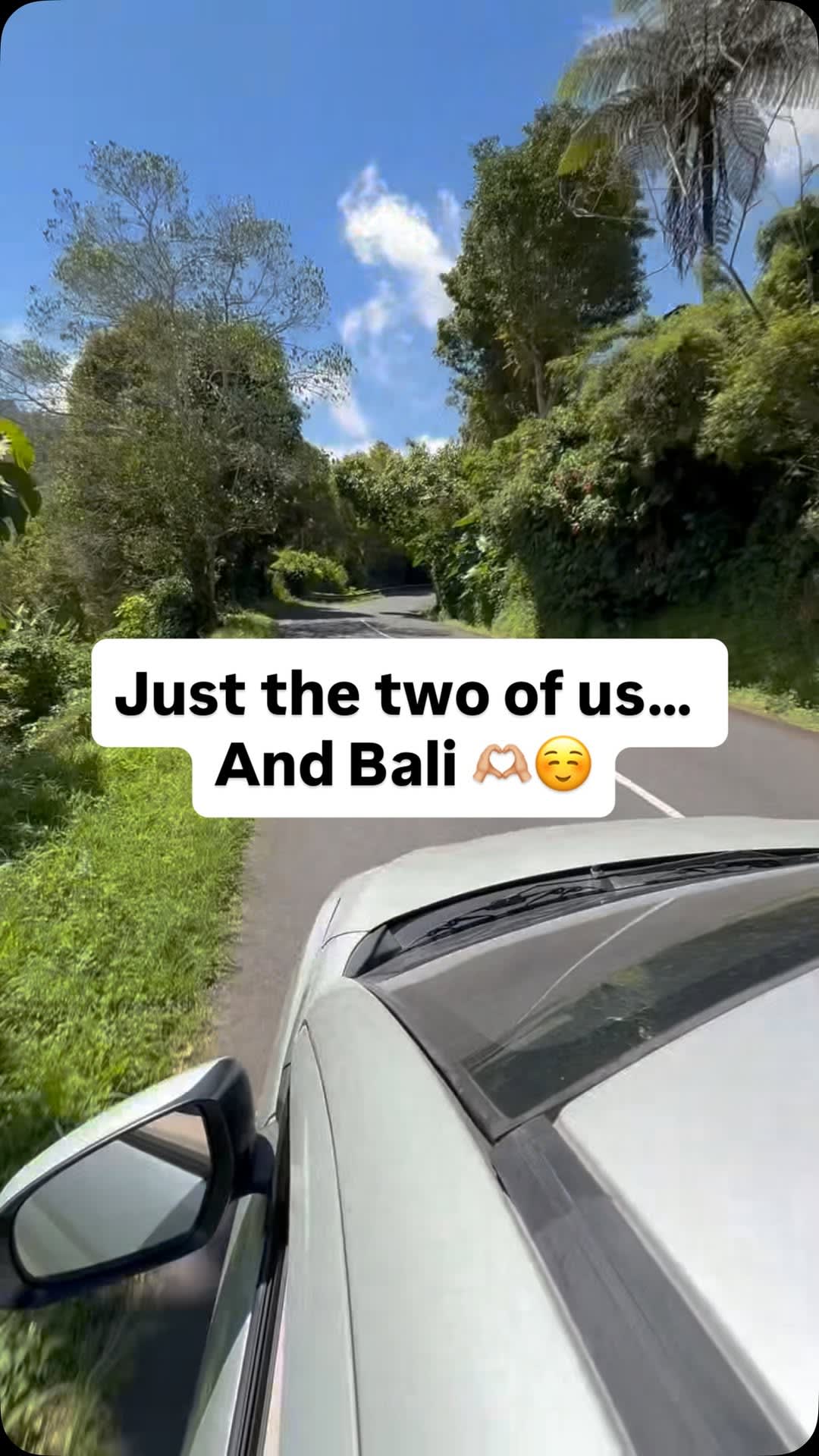 No big plans,
No rushing,
Just driving through Bali together 🌴✨

Sometimes the best parts of Bali a