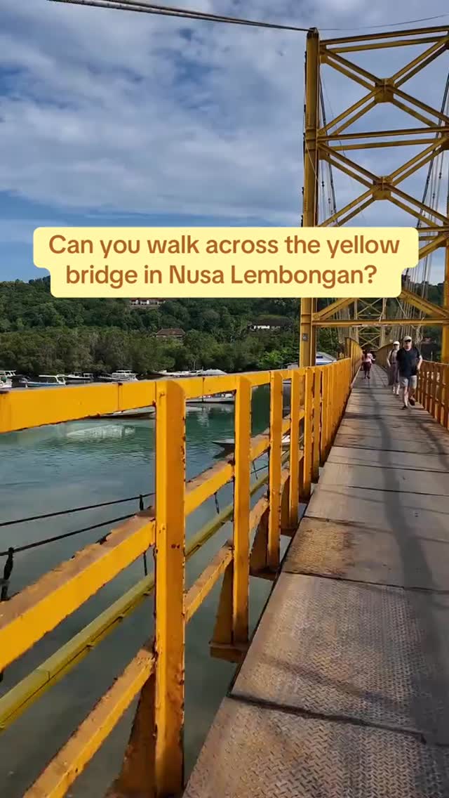 Can you walk across the Yellow Bridge between Nusa Ceningan and Nusa Lembongan? 👀🌴

Yes, you absol