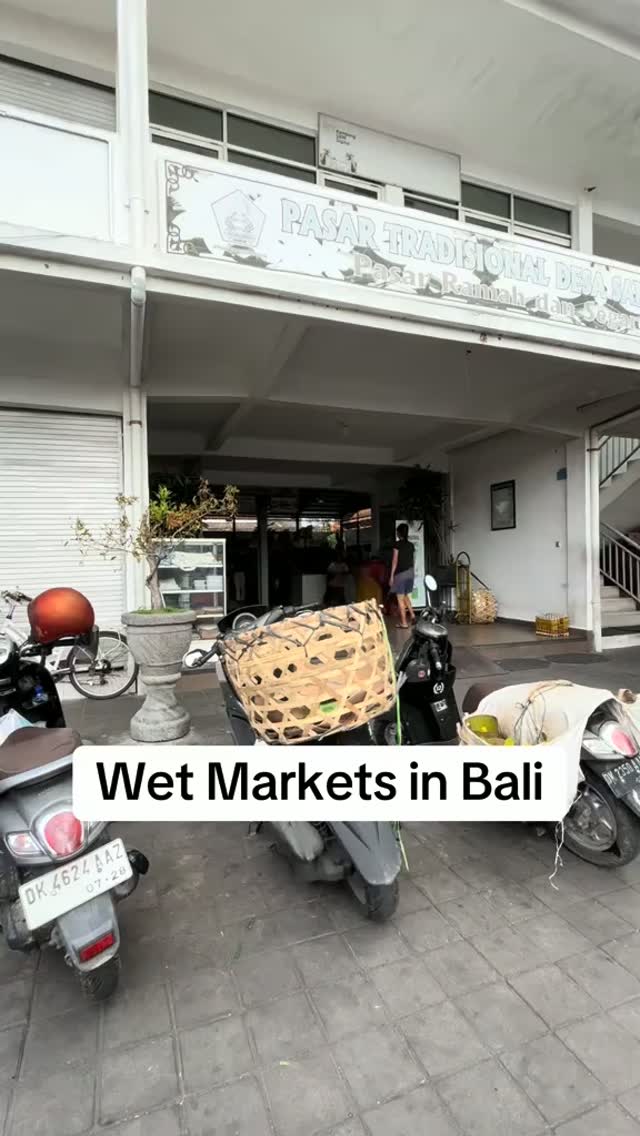 🌅 If you're staying in Sanur, take 10 minutes to wander through the morning markets.

These aren't 
