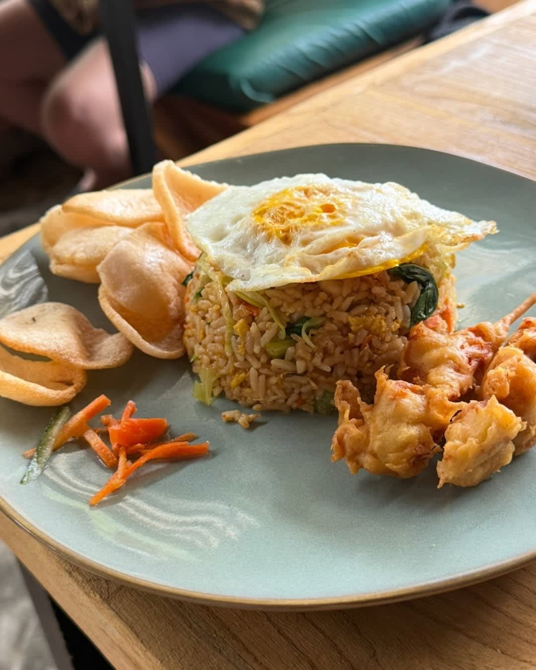 What's the better Bali breakfast?

🍳 Eggs, toast and coffee
OR
🍜 Nasi goreng and fresh juice

👇
A