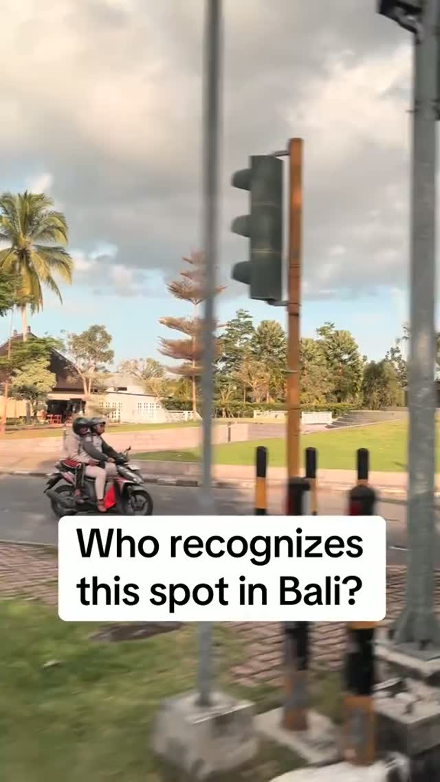 👀 WHO RECOGNISES THIS SPOT IN BALI? 🇮🇩🌴

No clues yet... let's see who knows their Bali! 😂

📍 
