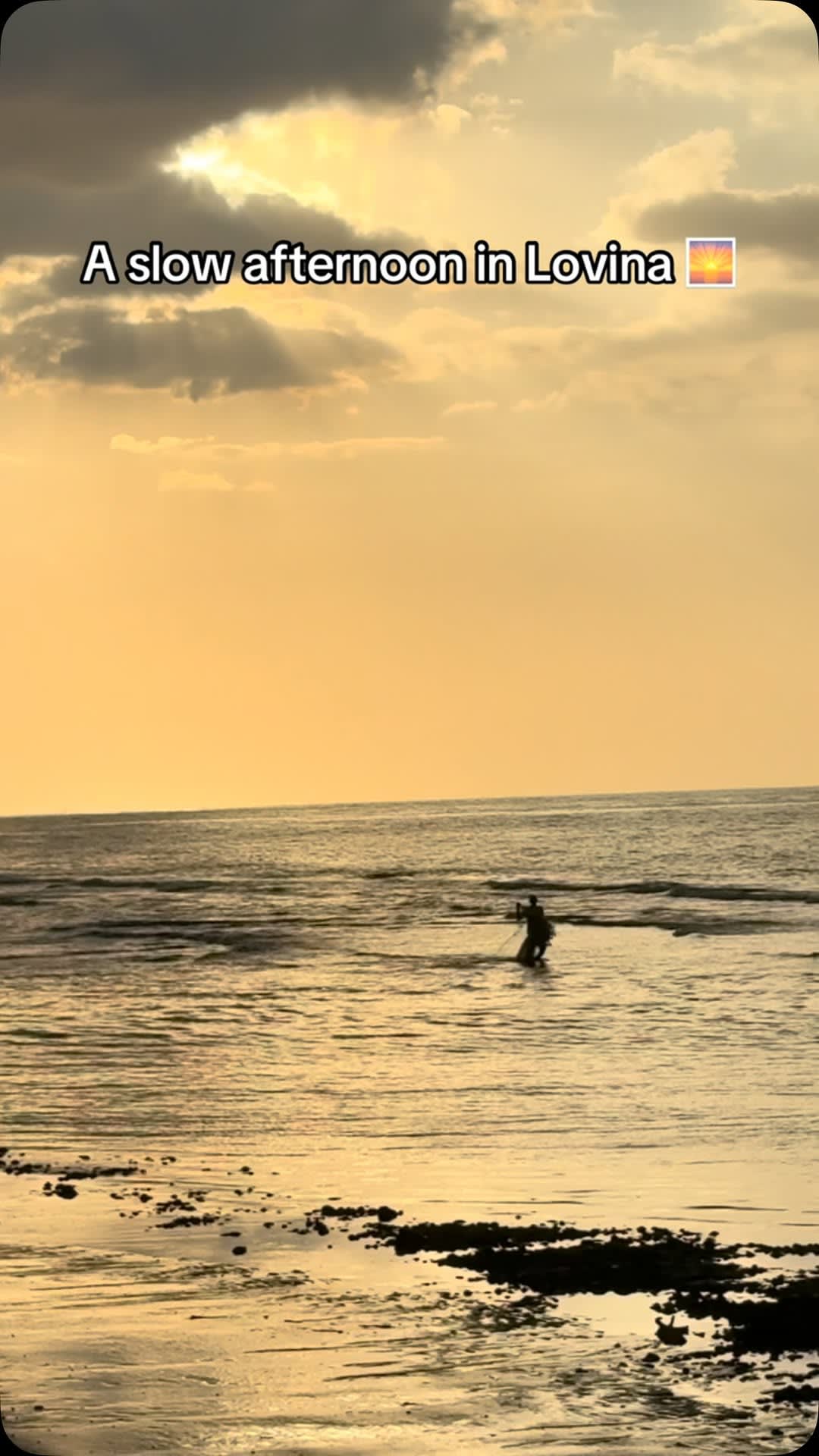 There are moments in Bali that don’t need much explaining. ❤️

No rushing.
No big attraction.
No iti