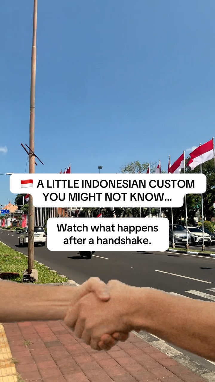 🇮🇩 A little Indonesian custom that’s worth noticing 🫶🏼

Have you ever noticed what happens after