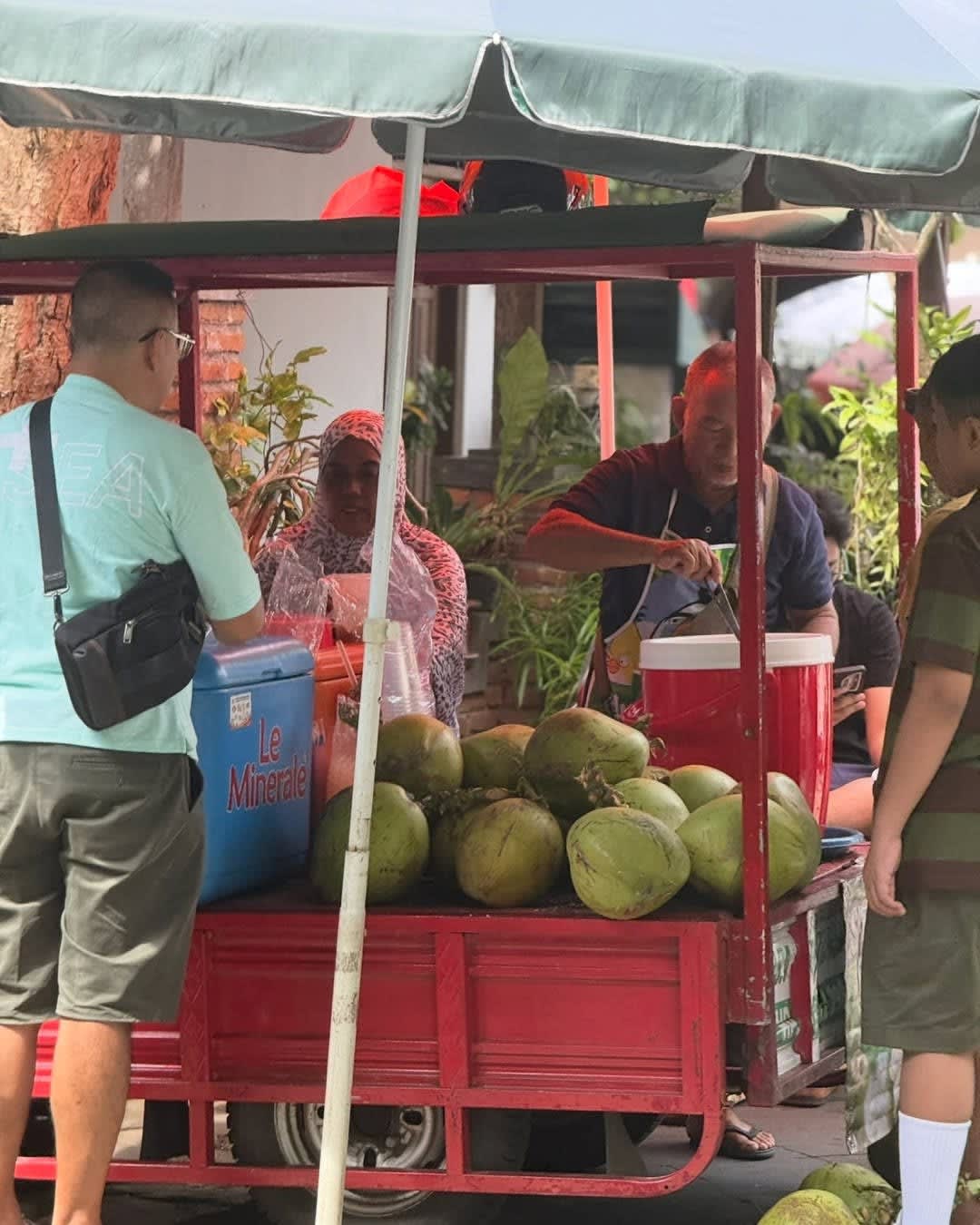 I’d happily go back for this coconut water alone 😂🥥

Ice cold, freshly opened outside the Water Pa