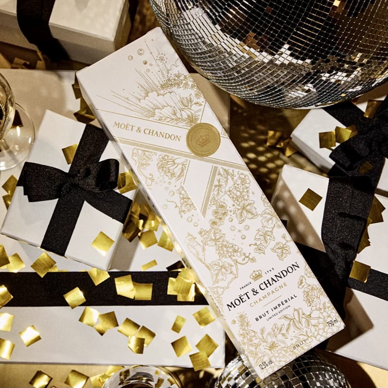 Moët & Chandon bottle detail