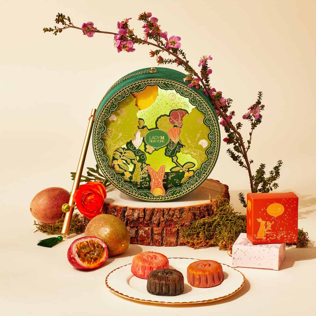 assiette illustrée Lady M avec motif de médaillon portrait