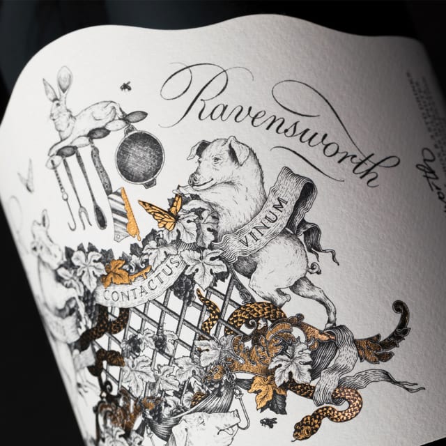 packshot en gros plan d'une étiquette de bouteille CloudyCo