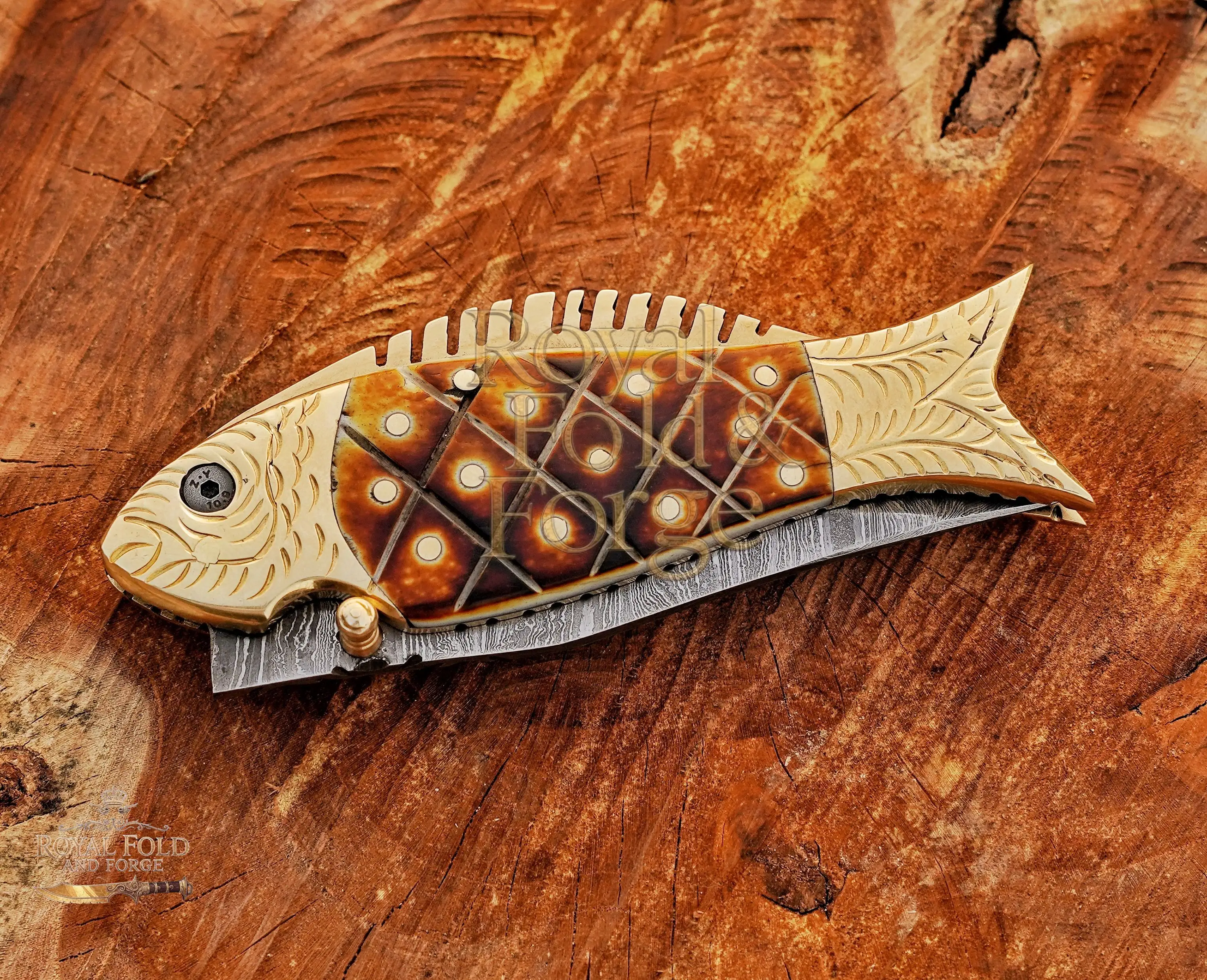 Detailed view 3 of Hand-forged Damascus steel Handcrafted Fish-Shaped Damascus Folding Tool – 3 Handle Variants