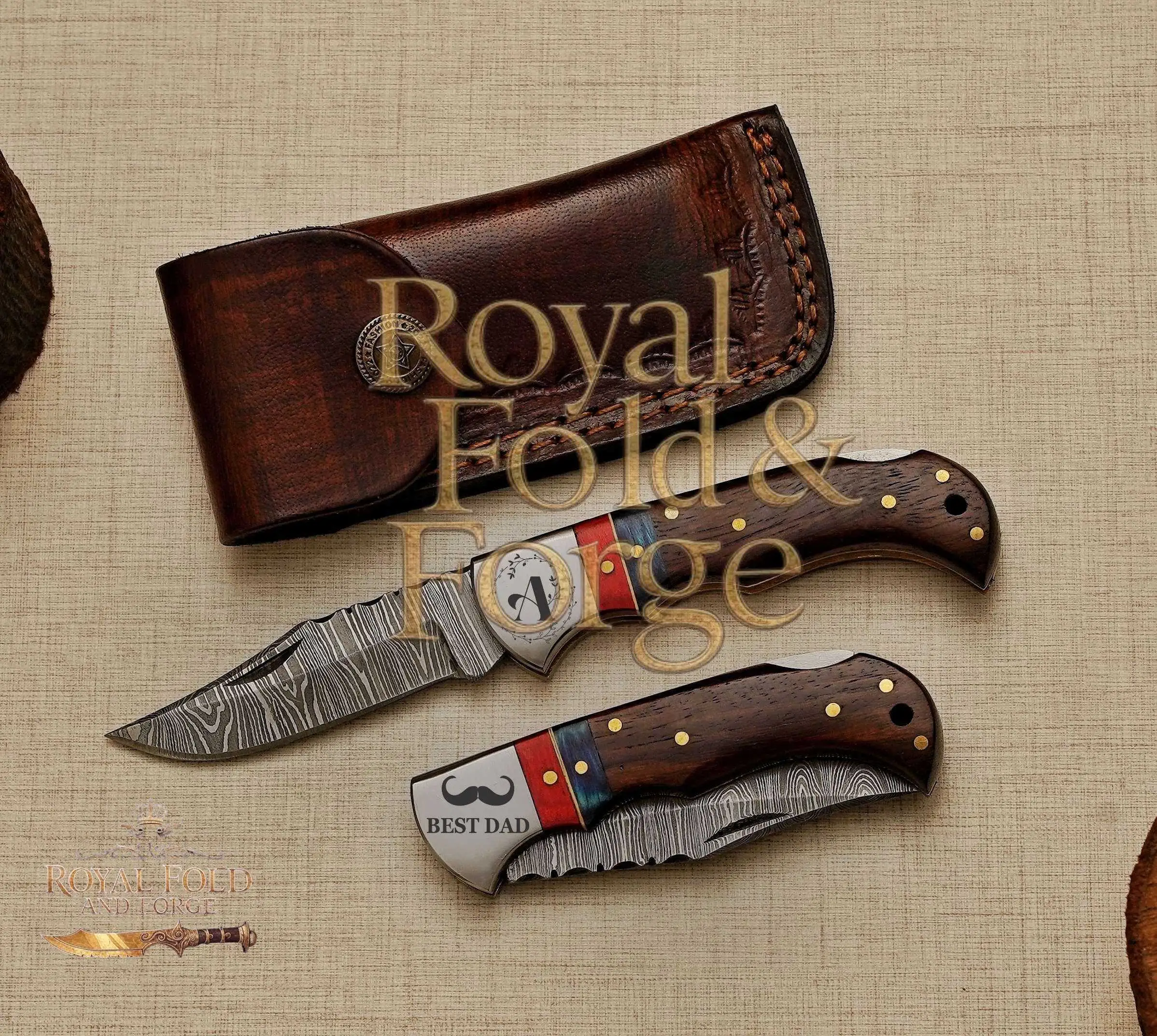 Detailed view 3 of Hand-forged Damascus steel Premium Damascus Camping Tool – Featuring Brown Wooden Handle