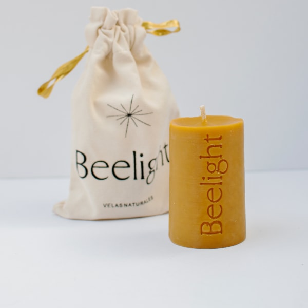 BeeTheLight - Vela de pilar grande de cera de abeja (2.7 x 5.4 pulgadas),  vela sin humo sin perfume – 72 horas de tiempo de combustión – Vela de cera