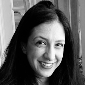 Headshots_300x300_Laura
