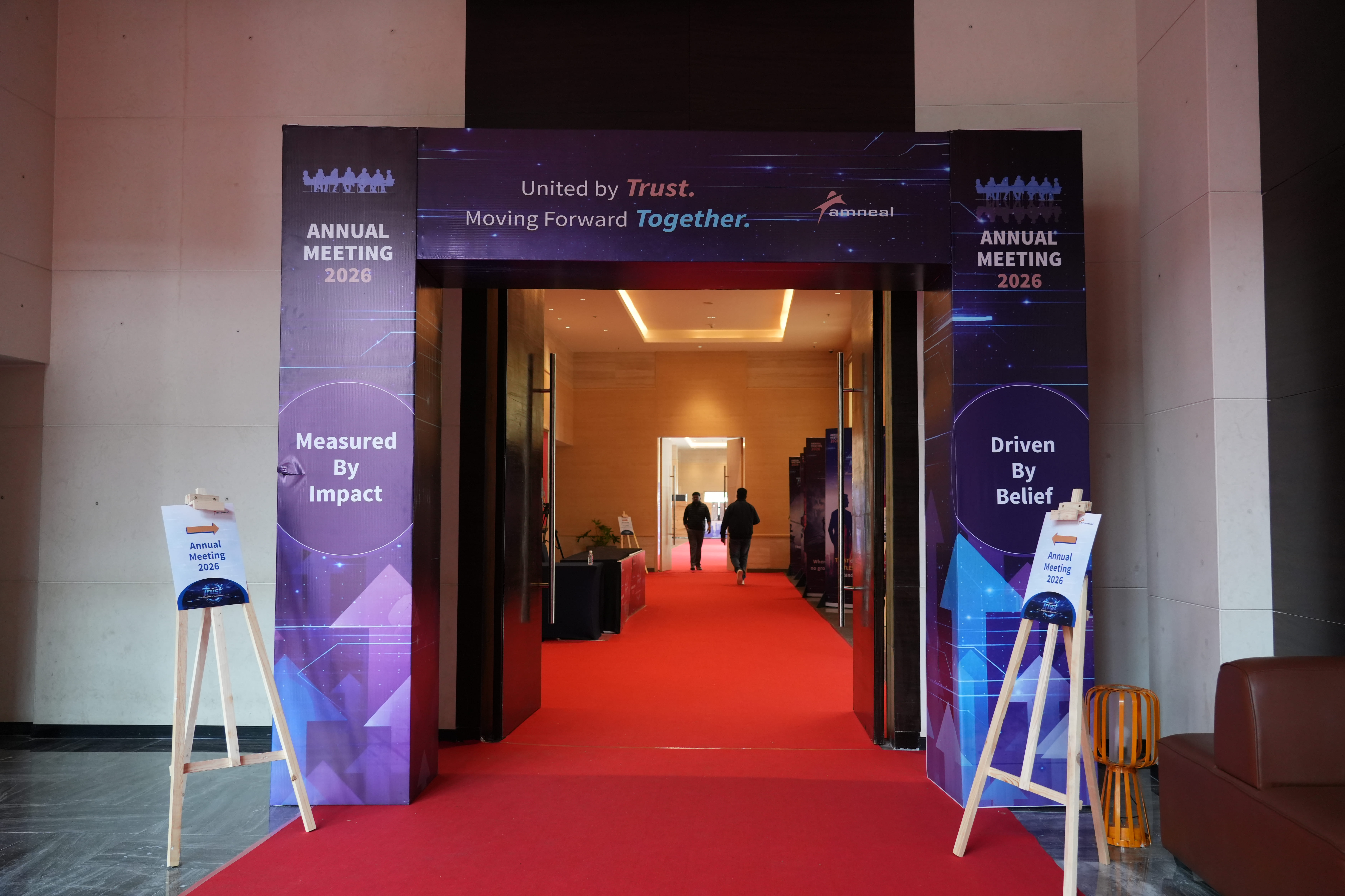 Neon Networking Pulse