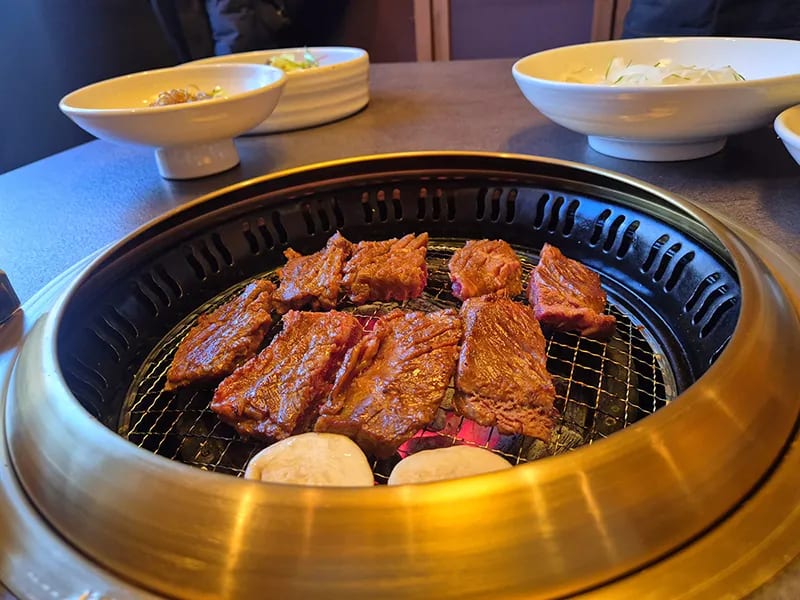 Premium charcoal-grilled Galbi and traditional Korean side dishes served at Seolmajung in Yangjae, Seoul.