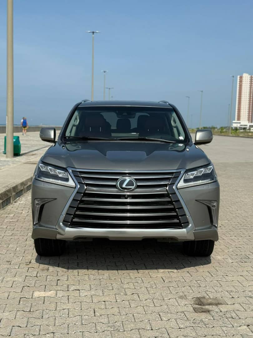 LX 570