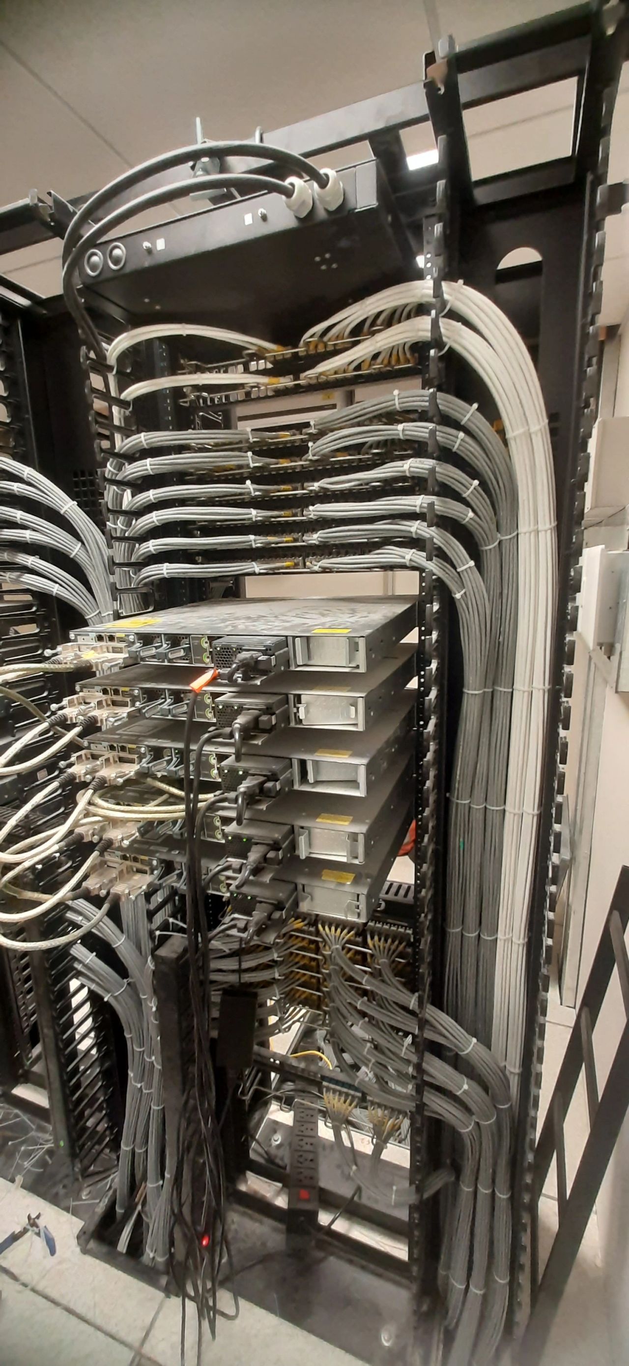 Fiber and Copper cable patching in Data Center