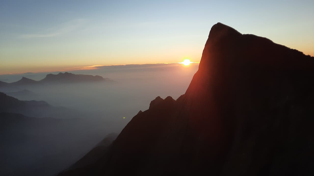 Kolukkumalai sunrise mountain peak jeep safari Munnar