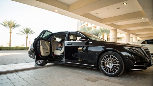 Child Seats in Chauffeur Cars: UAE Rules and How to Request One