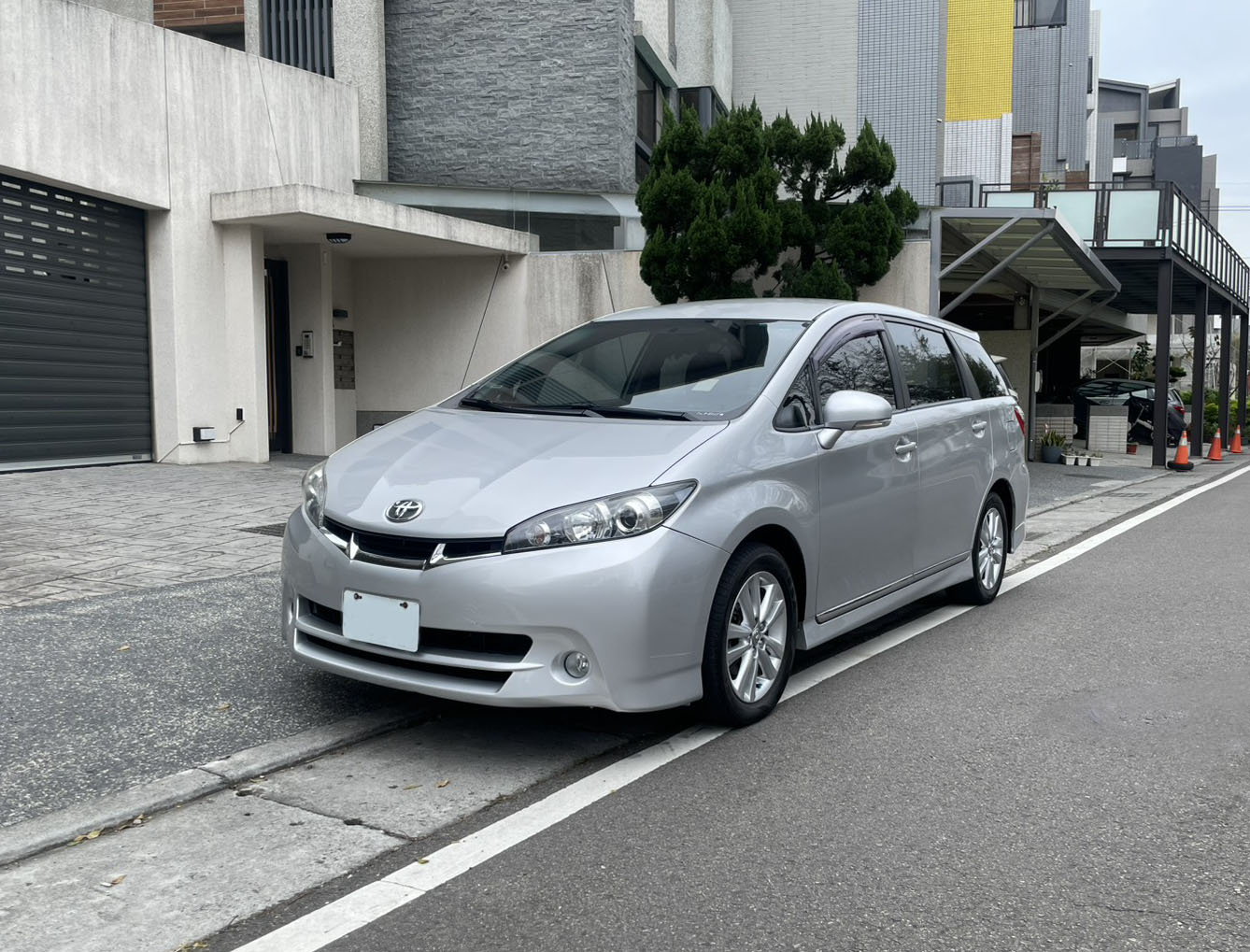 Toyota WISH E-Hi