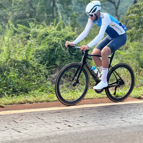 Atleta patrocinado Axion Cycle com roda de carbono aro fechado Disc Brake