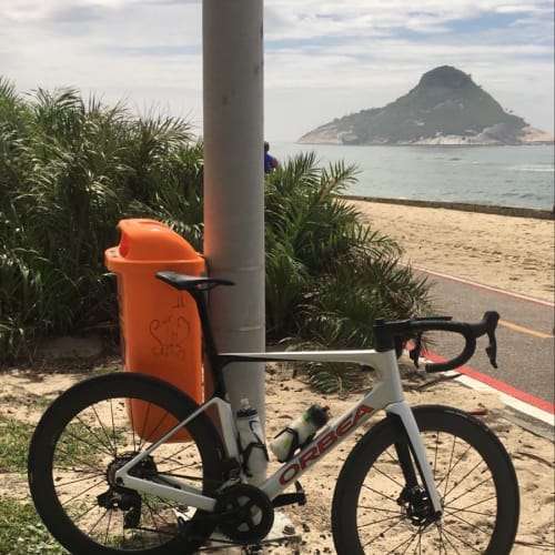 Cliente Axion Cycle com Roda de Carbono Disc Brake