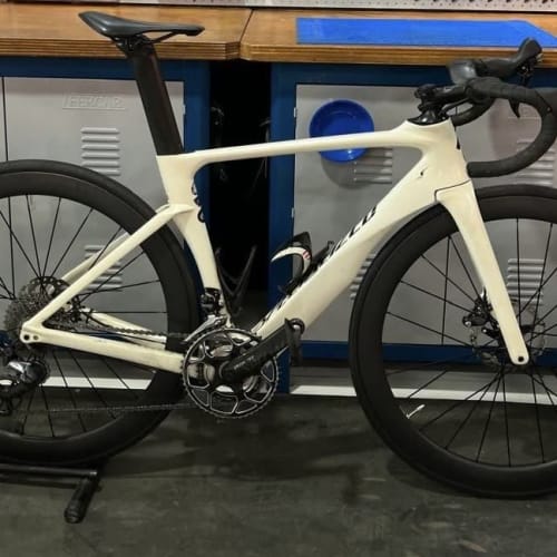 Cliente Axion Cycle com Roda de Carbono Disc Brake