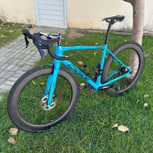 Cliente Axion Cycle com Roda de Carbono Disc Brake