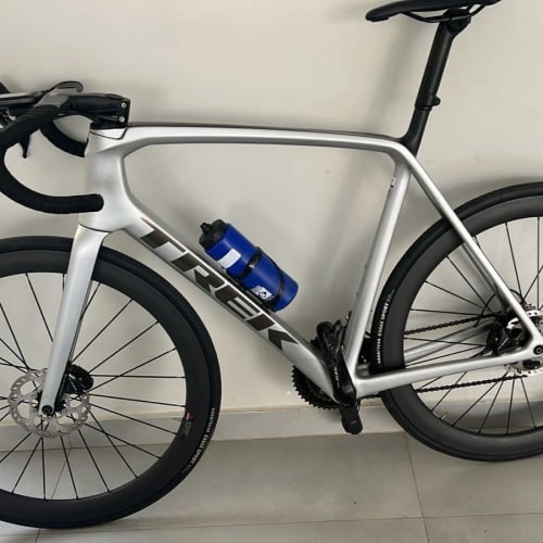 Cliente Axion Cycle com Roda de Carbono Disc Brake