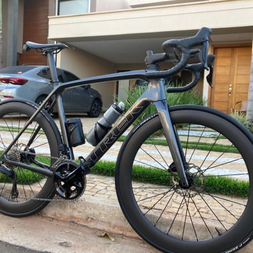 Cliente Axion Cycle com Roda de Carbono Disc Brake