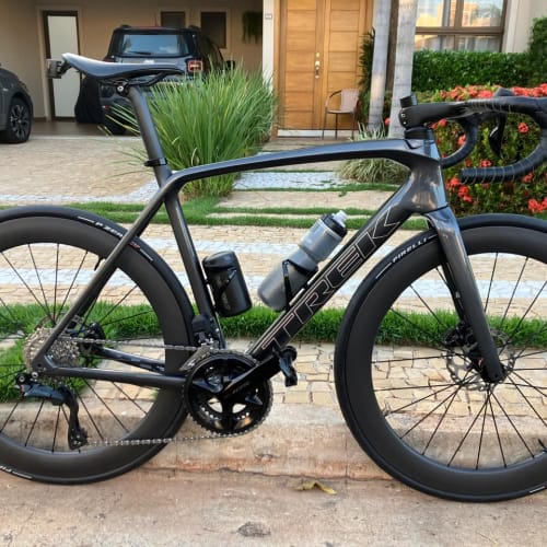 Cliente Axion Cycle com Roda de Carbono Disc Brake