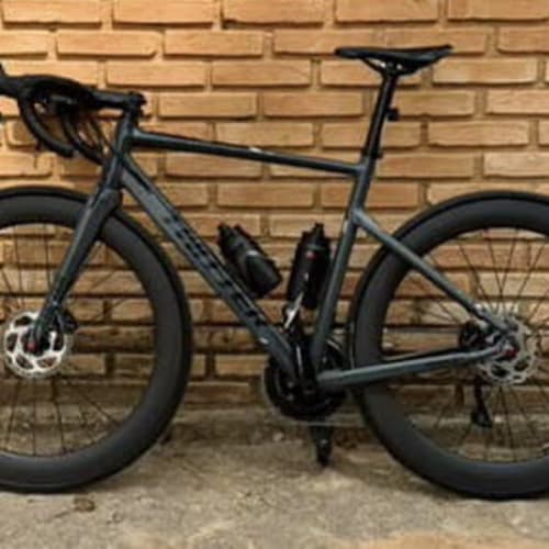 Cliente Axion Cycle com Roda de Carbono Disc Brake