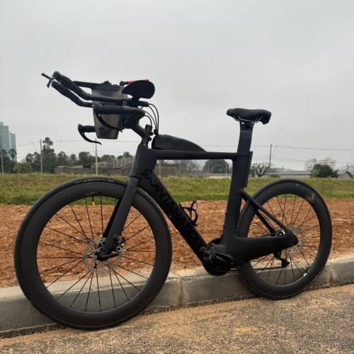 Cliente Axion Cycle com Roda de Carbono Disc Brake