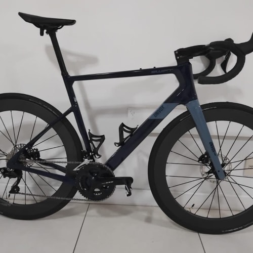 Cliente Axion Cycle com Roda de Carbono Disc Brake
