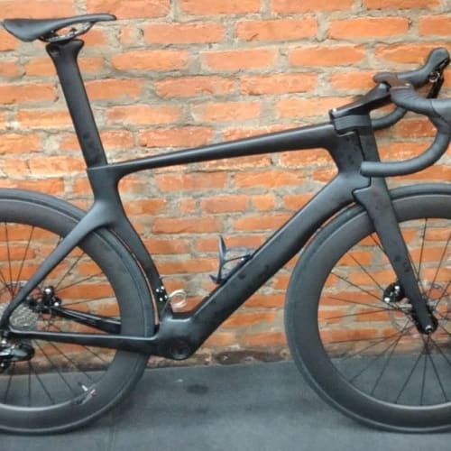 Cliente Axion Cycle com Roda de Carbono Disc Brake