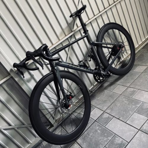 Cliente Axion Cycle com Roda de Carbono Disc Brake