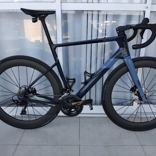 Cliente Axion Cycle com Roda de Carbono Disc Brake