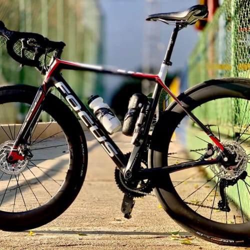 Cliente Axion Cycle com Roda de Carbono Disc Brake