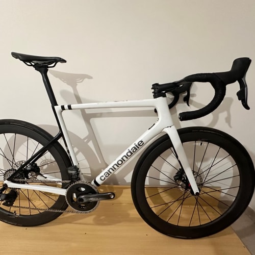 Cliente Axion Cycle com Roda de Carbono Disc Brake