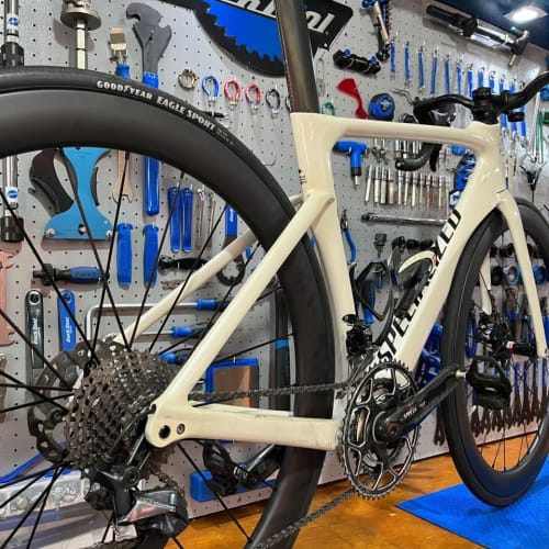 Cliente Axion Cycle com Roda de Carbono Disc Brake