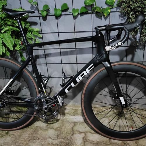 Cliente Axion Cycle com Roda de Carbono Disc Brake