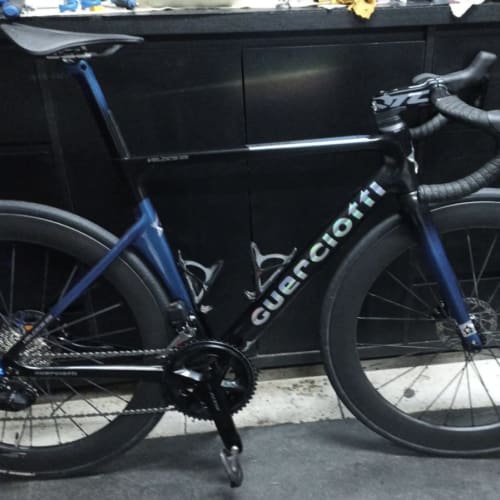 Cliente Axion Cycle com Roda de Carbono Disc Brake