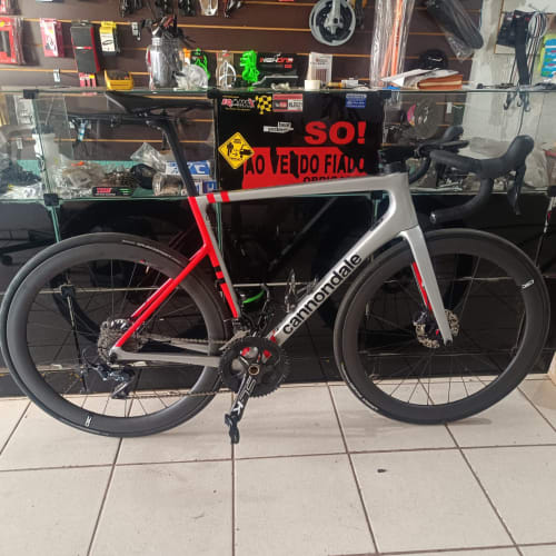 Cliente Axion Cycle com Roda de Carbono Disc Brake