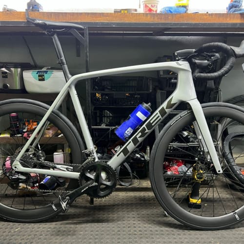 Cliente Axion Cycle com Roda de Carbono Disc Brake